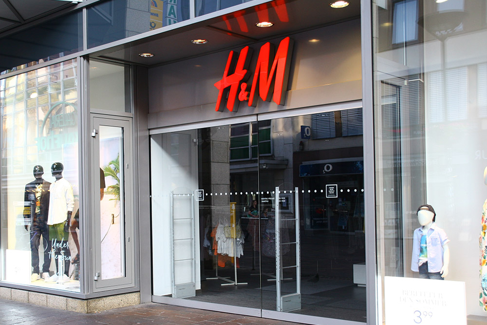 H&M will 800 Beschäftigte kündigen: Besonders junge Mütter betroffen