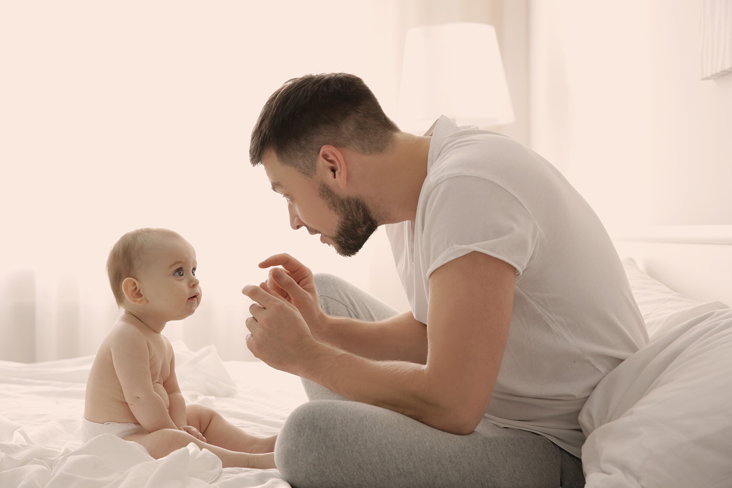Neue EU-Richtlinie: Zwei Wochen Vaterschaftsurlaub