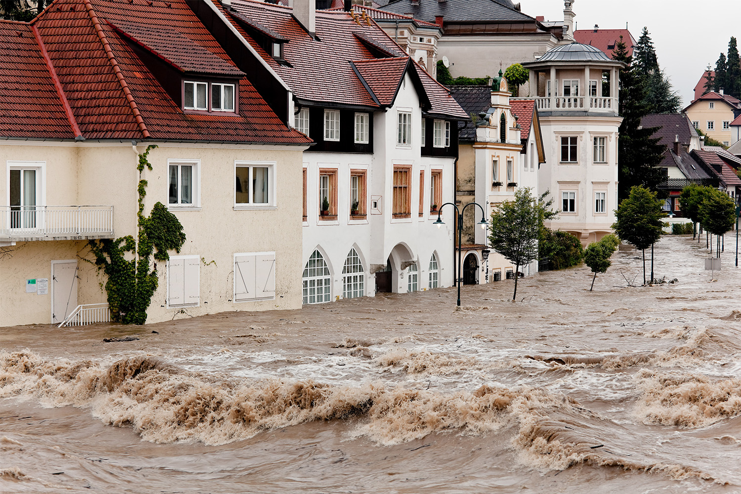 Welche Versicherung zahlt bei Hochwasserschäden?
