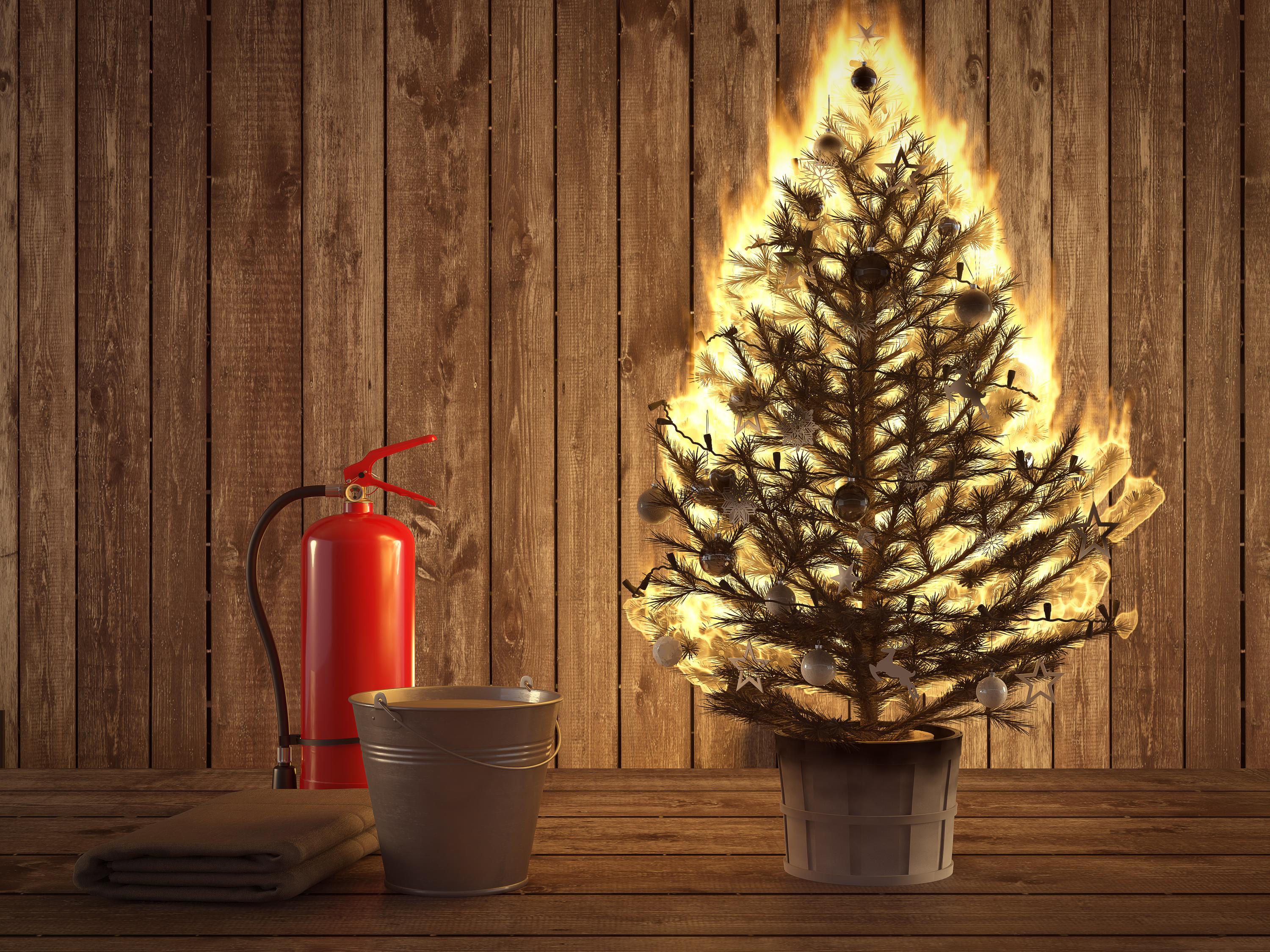 Zahlt die Versicherung, wenn der Weihnachtsbaum brennt?