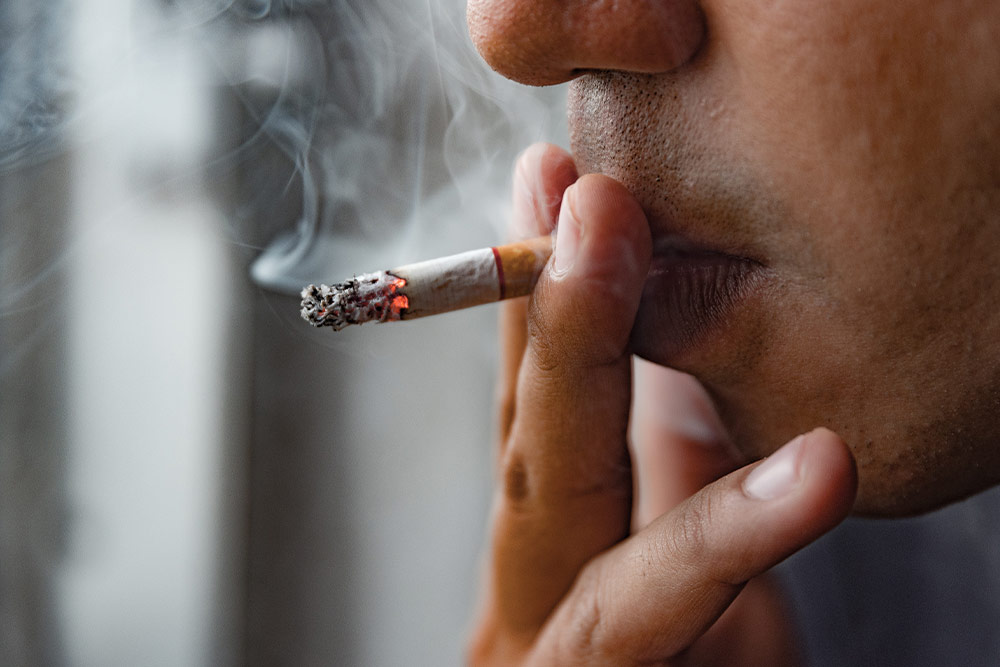 Zigarettenpause während der Arbeit – der unerlaubte „Mini-Urlaub“ für Raucher